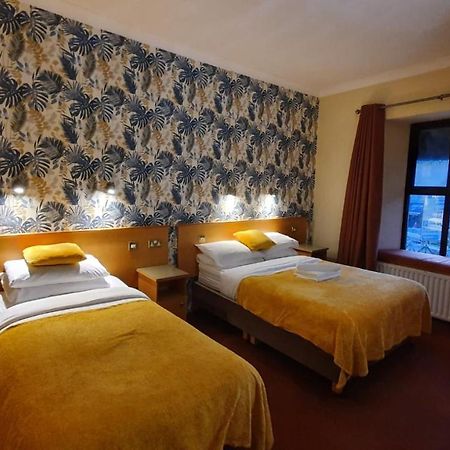 Holiday Hotel Голуэй Экстерьер фото