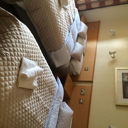 Holiday Hotel Голуэй Номер фото