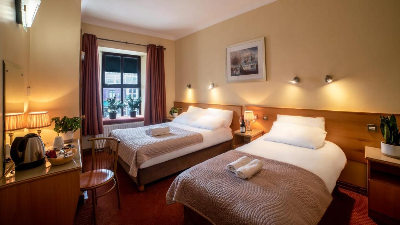 Holiday Hotel Голуэй Экстерьер фото