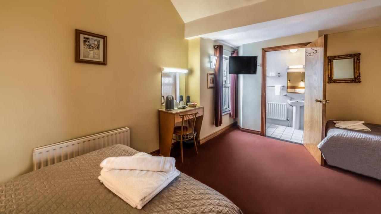 Holiday Hotel Голуэй Экстерьер фото