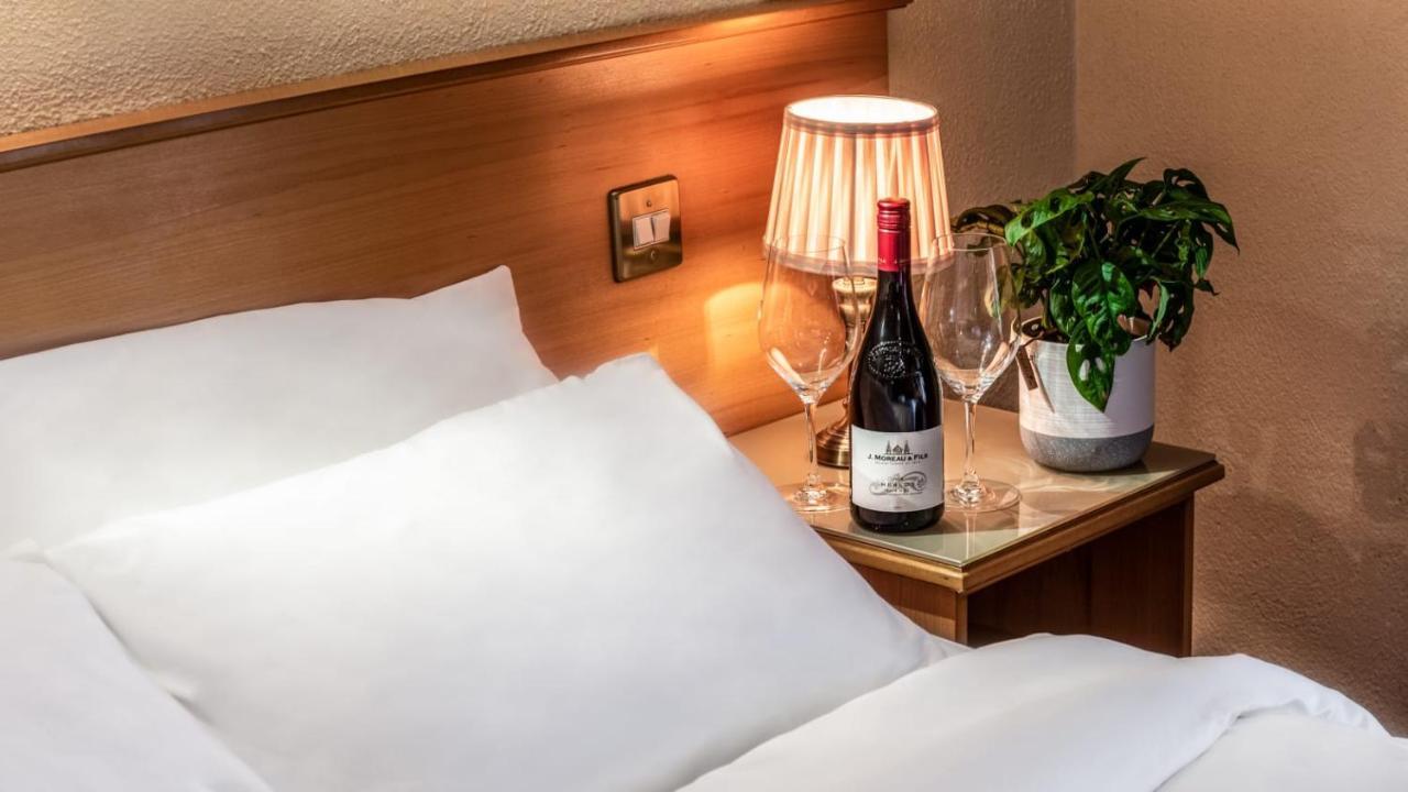 Holiday Hotel Голуэй Экстерьер фото