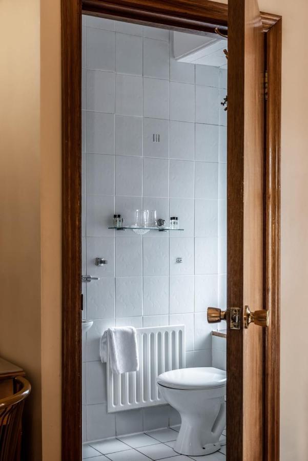 Holiday Hotel Голуэй Экстерьер фото