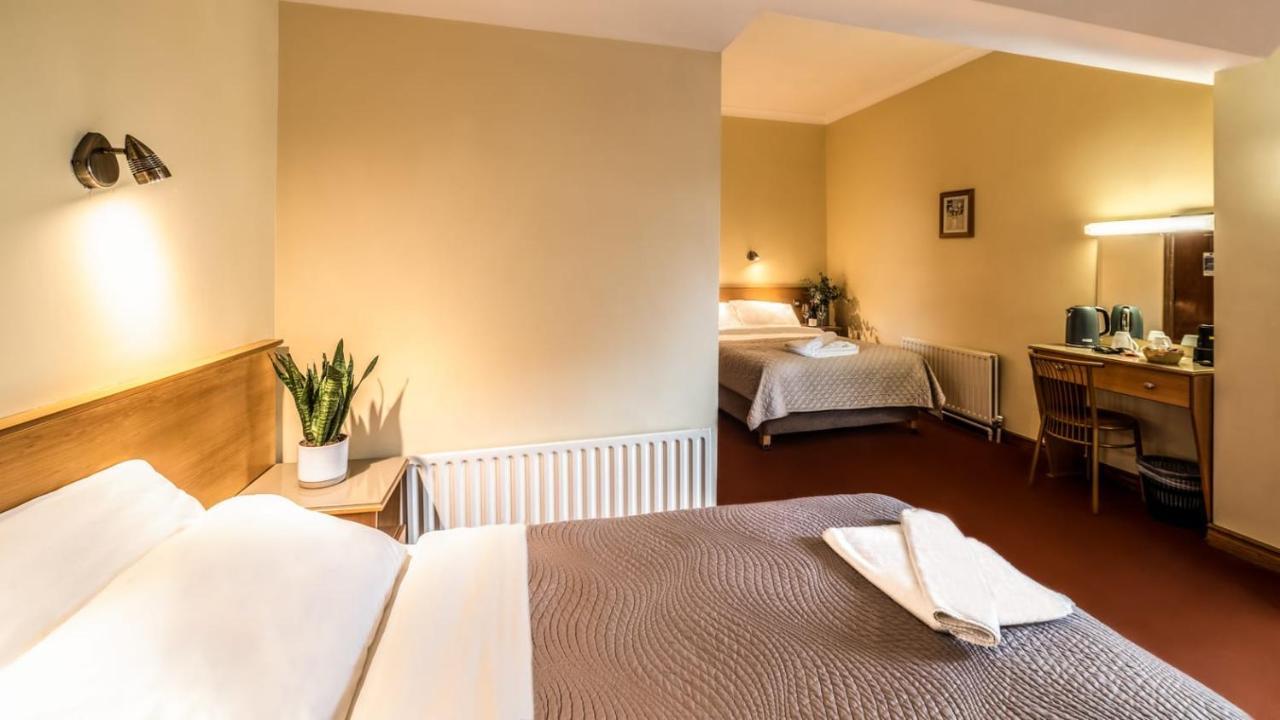 Holiday Hotel Голуэй Экстерьер фото